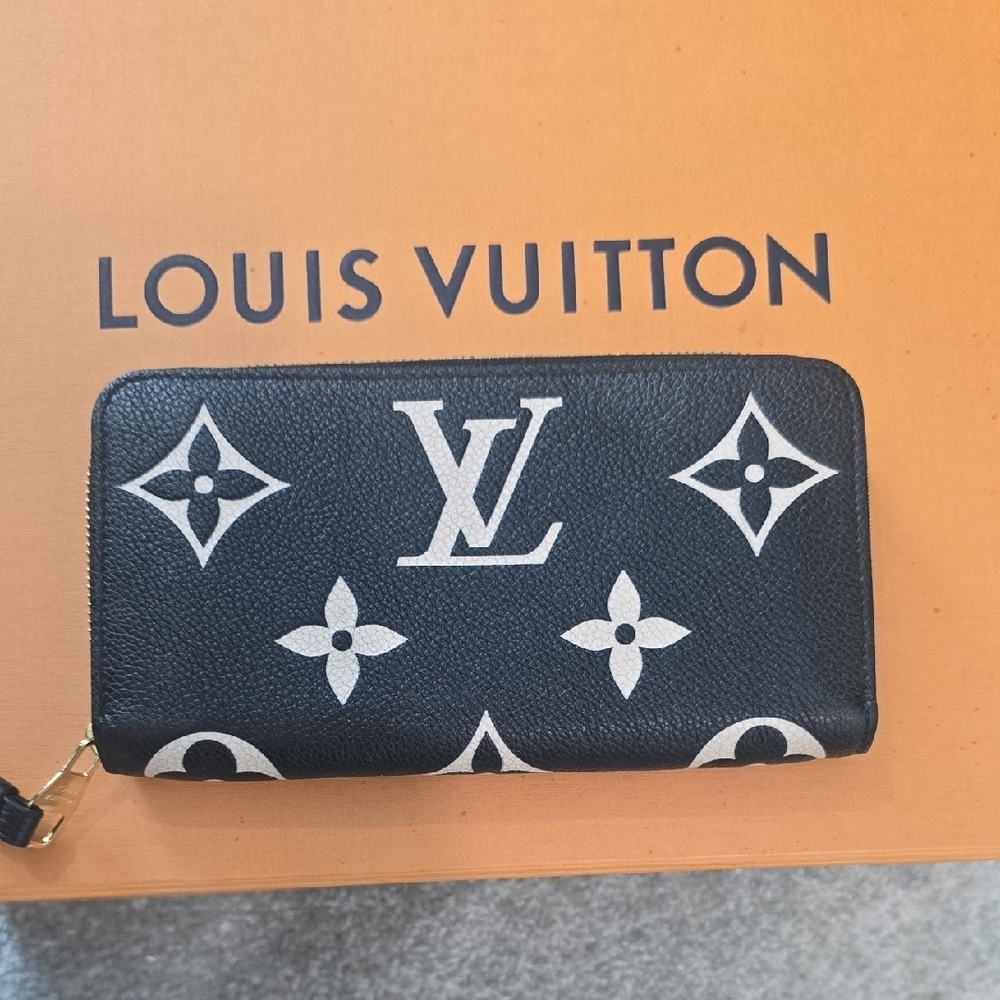 Authentic Louis Vuitton Bicolor Monogram Empreinte Leather Zippy Wallet - Picture 2 of 8